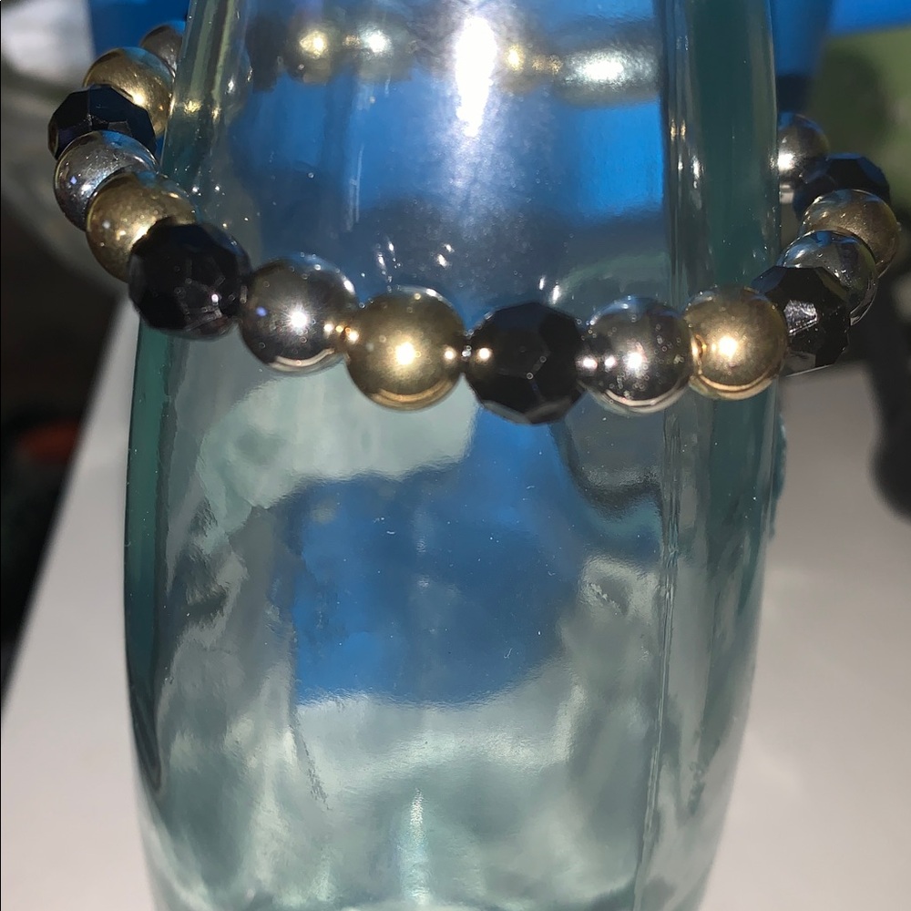 Elegant Black, Gold, and Silver Beaded stretch Bracelet - Picture 3 of 5